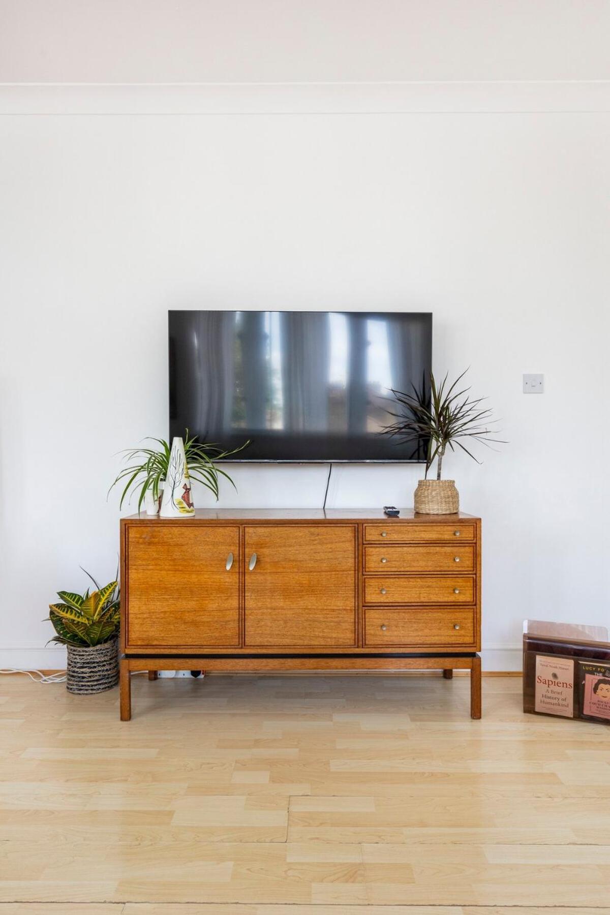 Gracefully Chic And Undeniably Beautiful Apartment-sustainable Living Londra